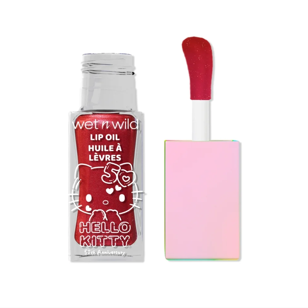 Hello Kitty Magic Lip Oil Shade: Magic Apple ✨ 🆕
